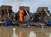 Polsek Cerenti Tindak Tegas Aktivitas PETI di Sungai Batang Kuantan, Tiga Rakit Dimusnahkan