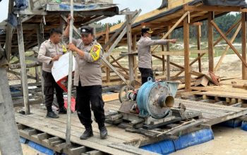 Polsek Kuantan Tengah Tertibkan Aktivitas Peti di Areal Eks PT. Duta Palma, 32 Rakit Dimusnahkan
