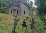 Pemberian dan Pemasangan Bendera Bersama Masyarakat dalam Rangka HUT Kemerdekaan RI ke-80