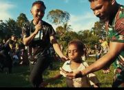 Satgas Yonif 763/SBA Gelar Perlombaan Bersama Masyarakat Dengan Penuh Keceriaan