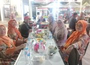 Istri Rusli Zainal dan Wakil Bupati Kampar Kunjungi Bangkinang Riverside: Apresiasi UMKM Lokal yang Kreatif.