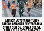 REAKING NEWS | INTELKRIMINAL.CO.ID Babinsa Joyotakan Turun Tangan Amankan Penyeberangan Siswa SDN 59, Arus Lalu Lintas Dipantau